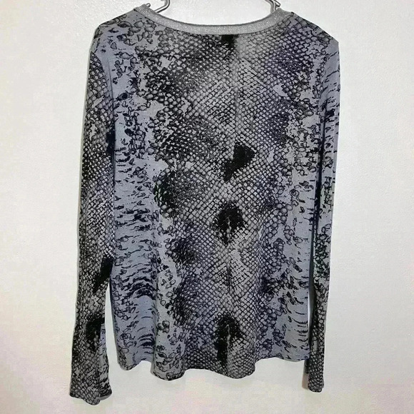 FREE FOR HUMANITY Gray Animal Print Shimmer Sweater V-neck top | UK SIZE 6 - Picture 5 of 7